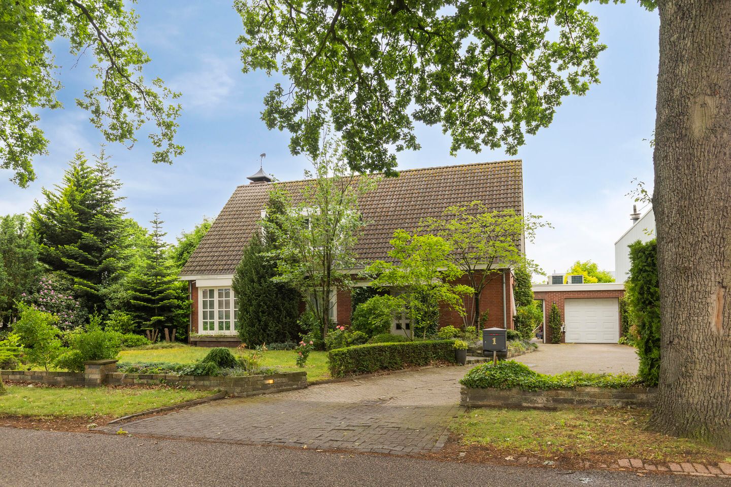 View photo 4 of Duizeldonksestraat 1
