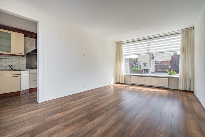 Tussenwoning te koop: M.A. de Ruyterlaan 12, Winschoten