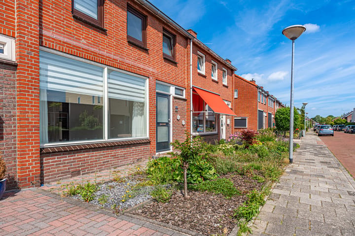 Tussenwoning te koop: M.A. de Ruyterlaan 12, Winschoten