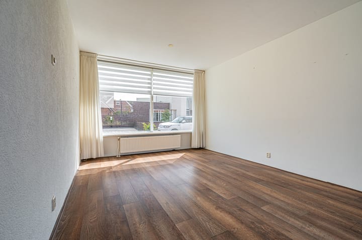 Tussenwoning te koop: M.A. de Ruyterlaan 12, Winschoten