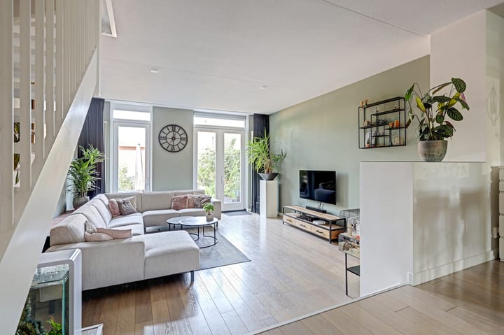 Hoekwoning te koop: Ruisvoornpad 51, Hoogvliet Rotterdam