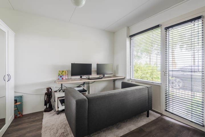 Tussenwoning te koop: Pastelstraat 128, Almere