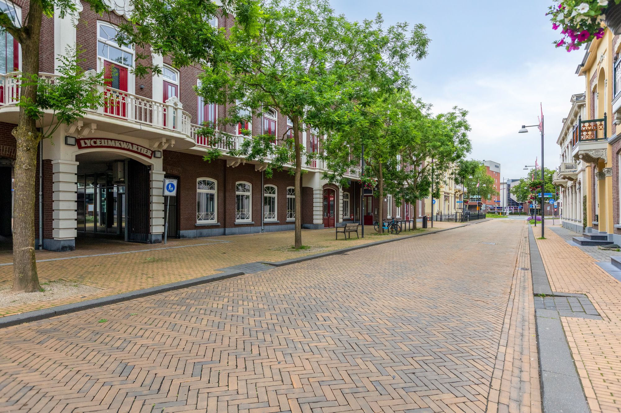 Photo 6 of Burgemeester van Nispenstraat 7-02
