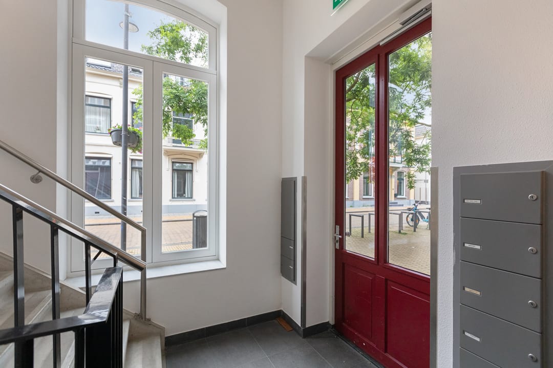 Photo 11 of Burgemeester van Nispenstraat 7-02