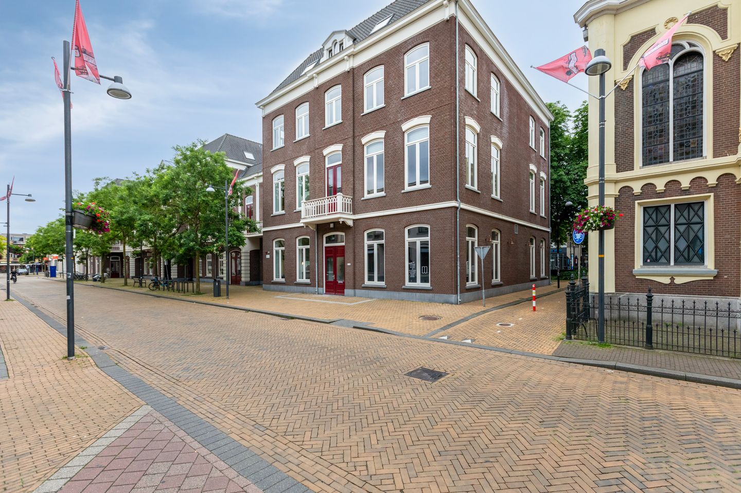 Photo 5 of Burgemeester van Nispenstraat 7-02