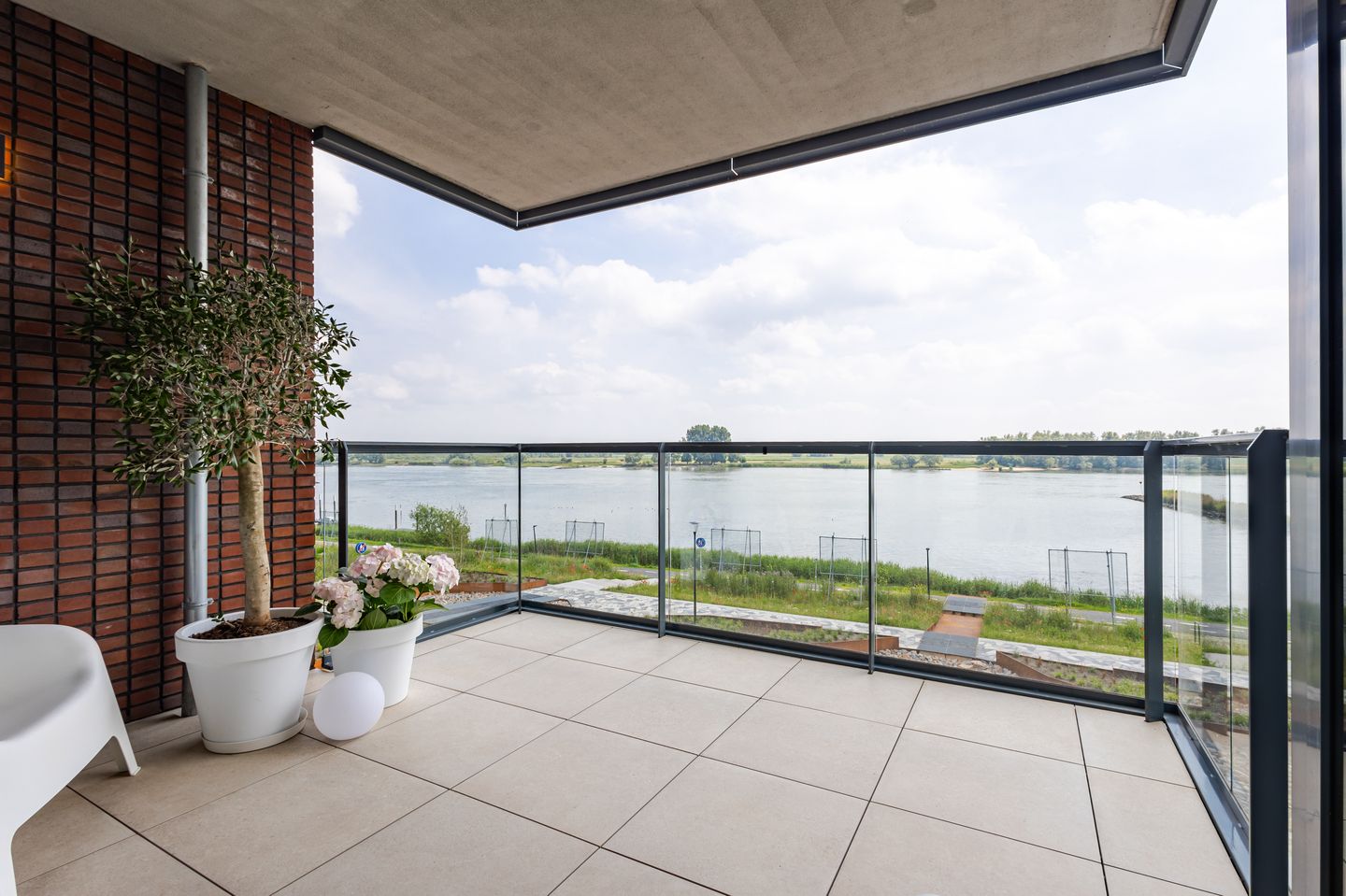 Photo 10 of Gietijzer 98