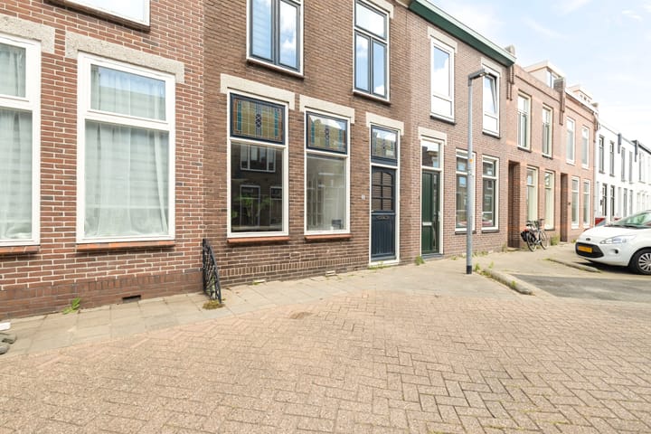 Tussenwoning te koop: Van Hogendorpstraat 53, Den Helder