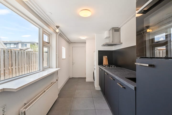 Tussenwoning te koop: Van Hogendorpstraat 53, Den Helder