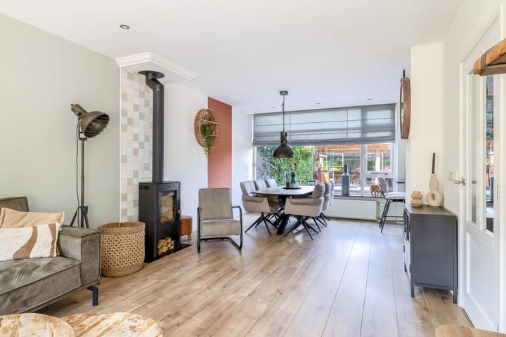 Photo 5 of Van Staverenstraat 27