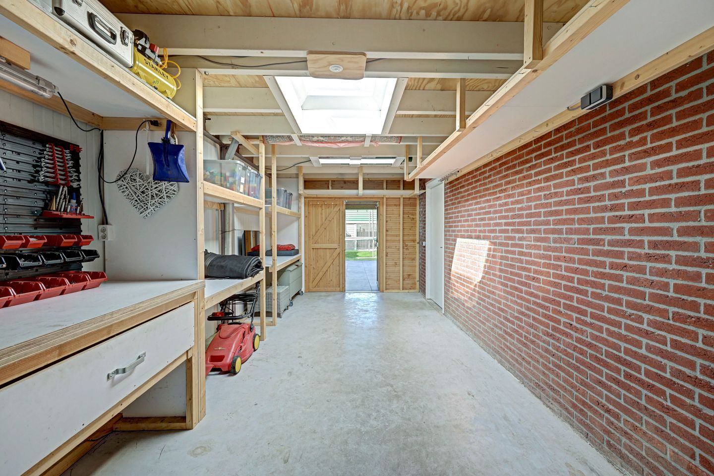 Photo 19 of Binnenkant 1