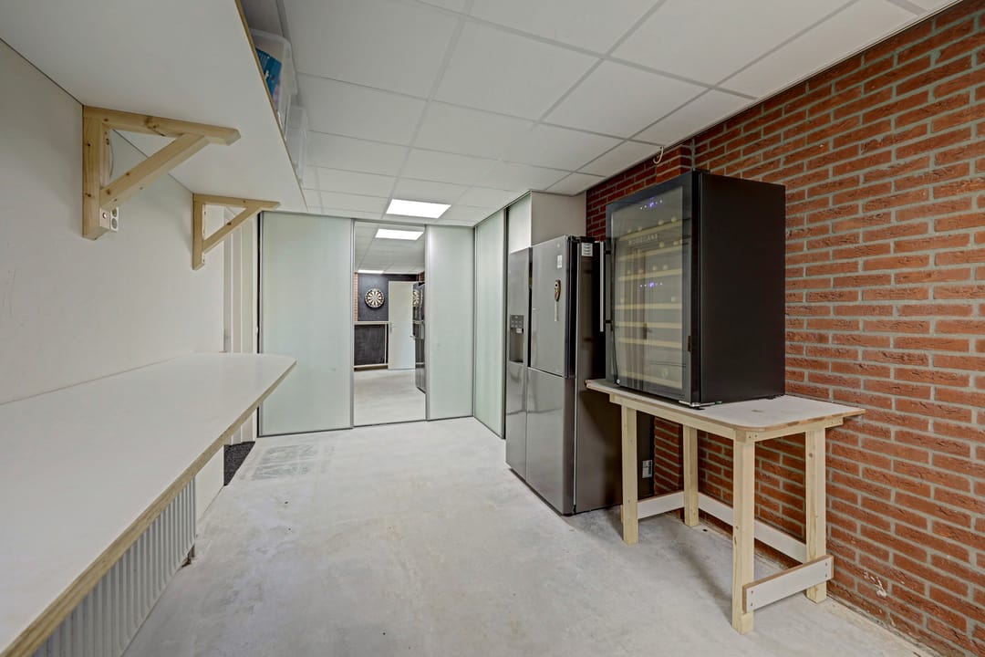 Photo 16 of Binnenkant 1