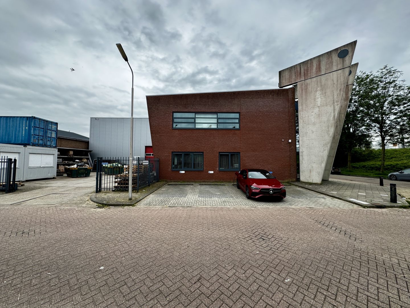 View photo 5 of Leeghwaterstraat 7