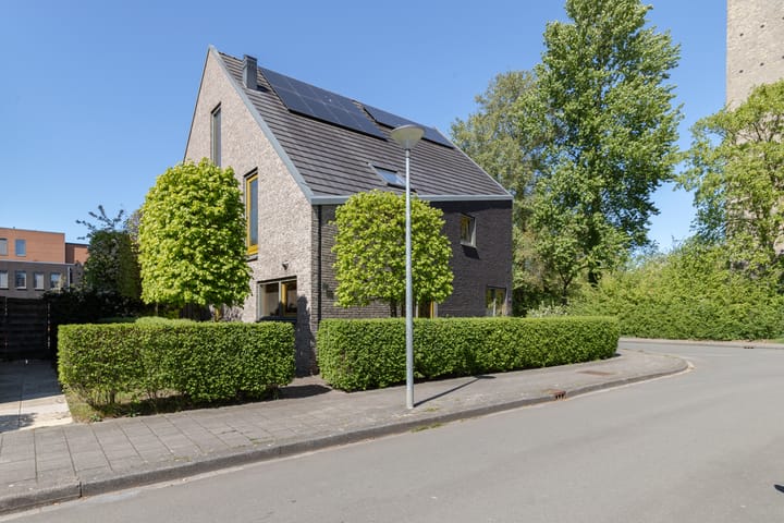Twee-onder-één-kap te koop: Opaalstraat 148, Groningen