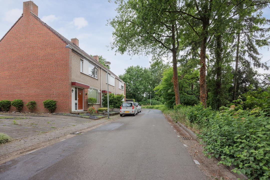 Foto 41 van Burg van Leentstraat 64