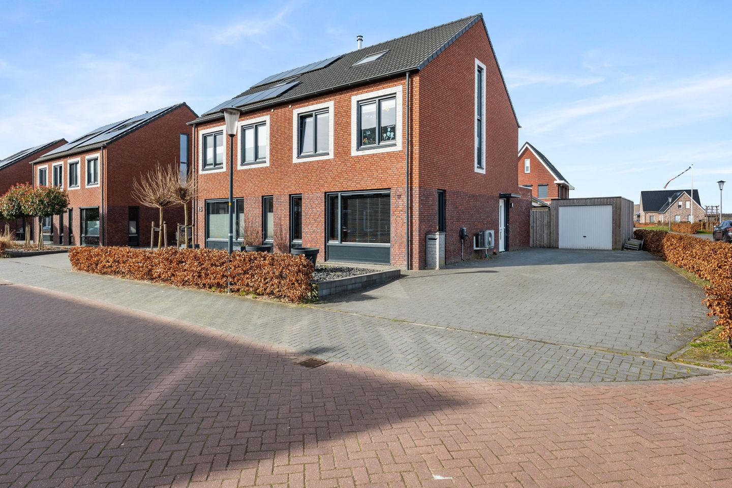 Photo 35 of Marten Klompienlaan 17