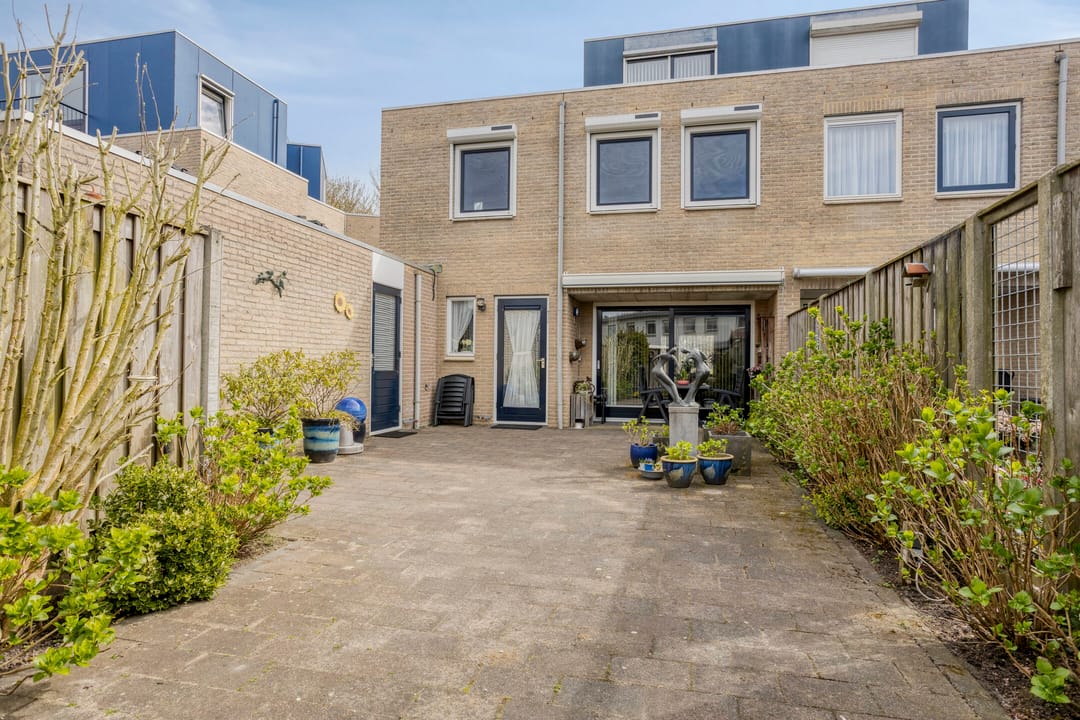 Photo 32 of Roerdomp 75