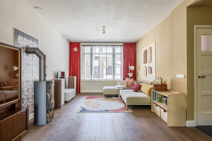 Tussenwoning te koop: Rozemarijnstraat 26, Eindhoven