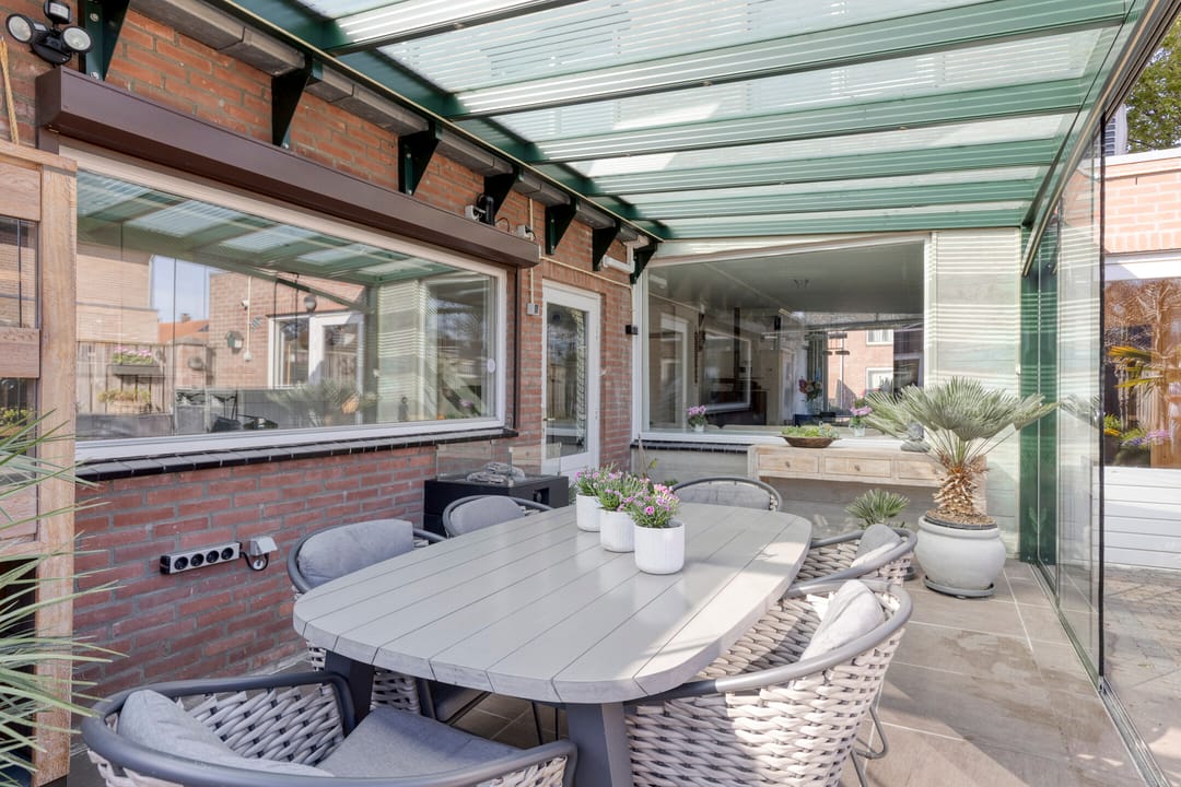 Photo 37 of Prof. R. Regoutstraat 33