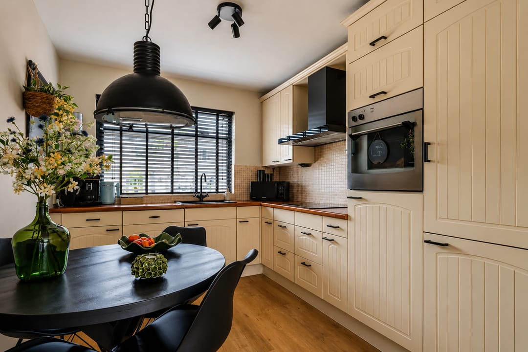 Photo 17 of Basrastraat 25