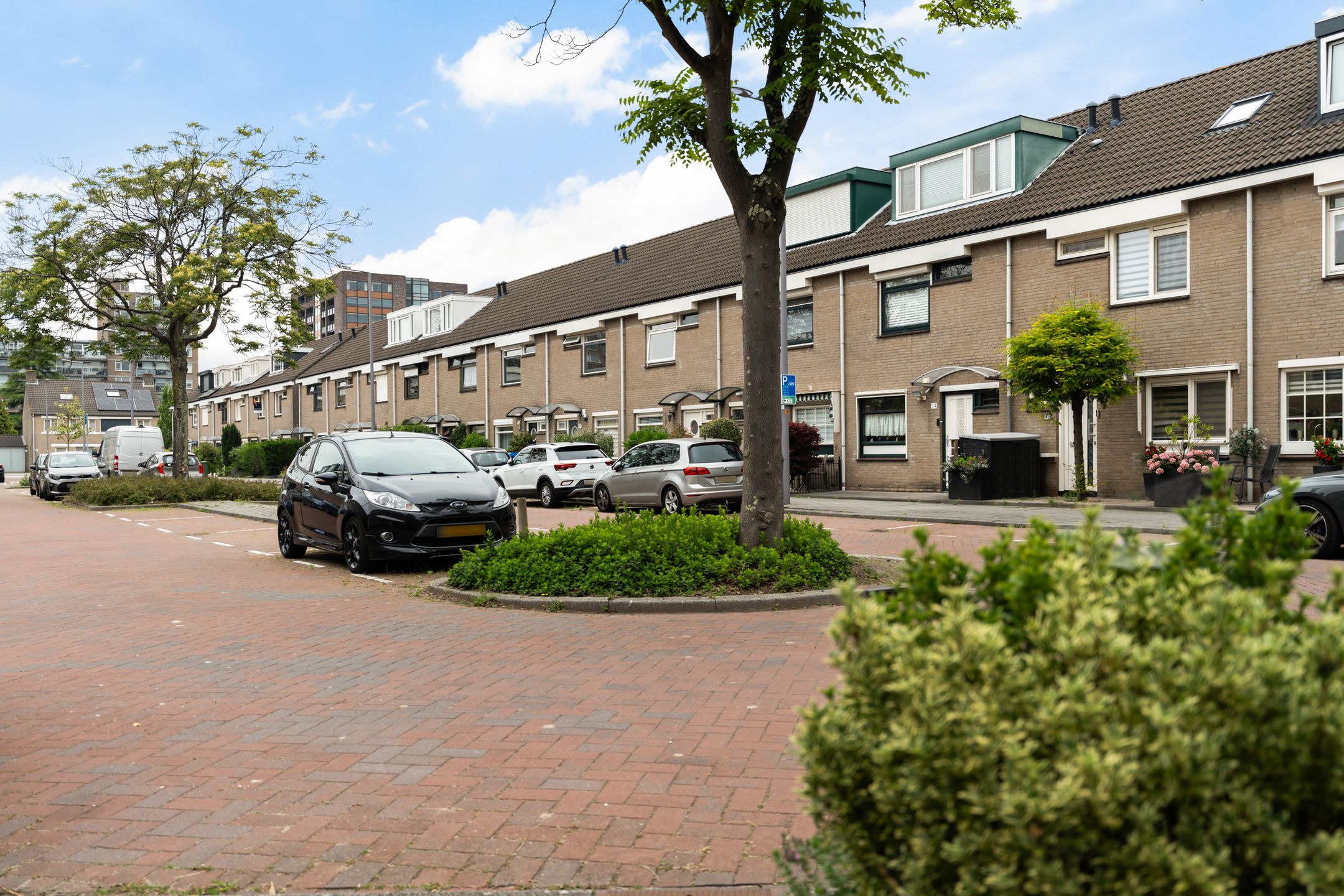 Photo 39 of Basrastraat 25