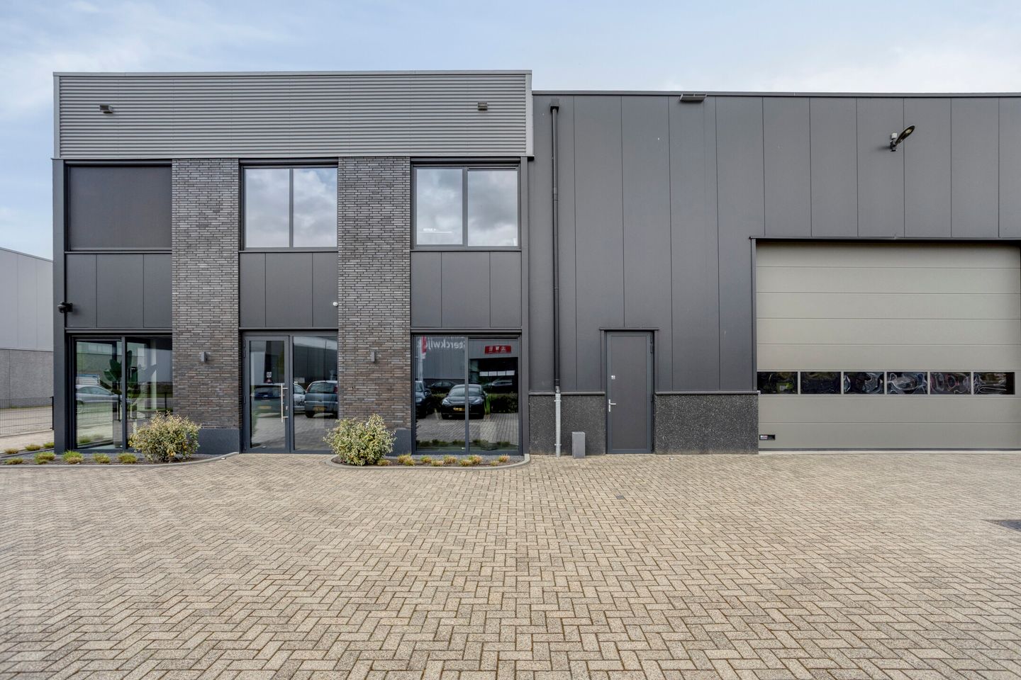 Bekijk foto 2 van Laan De Wijze 12