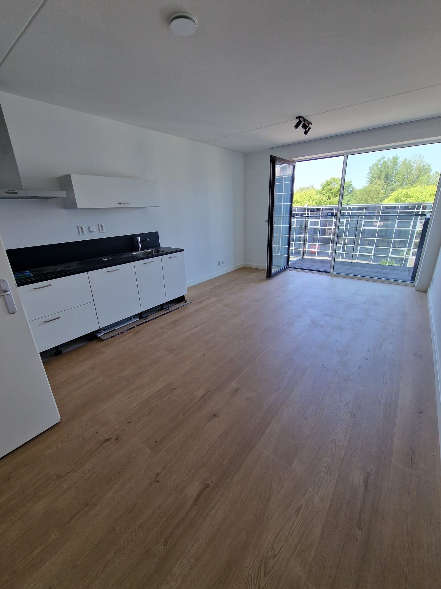 Photo 12 of Burnhamstraat 55