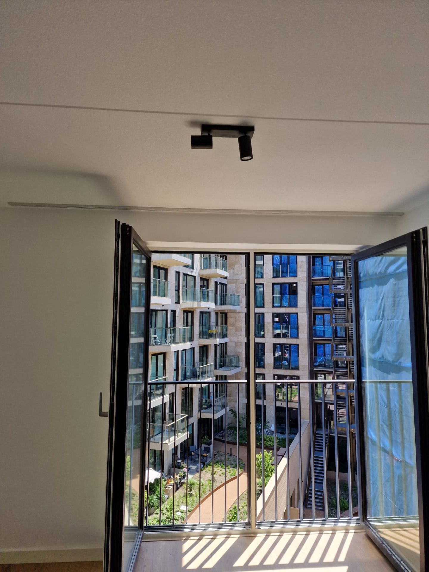 Photo 25 of Burnhamstraat 55