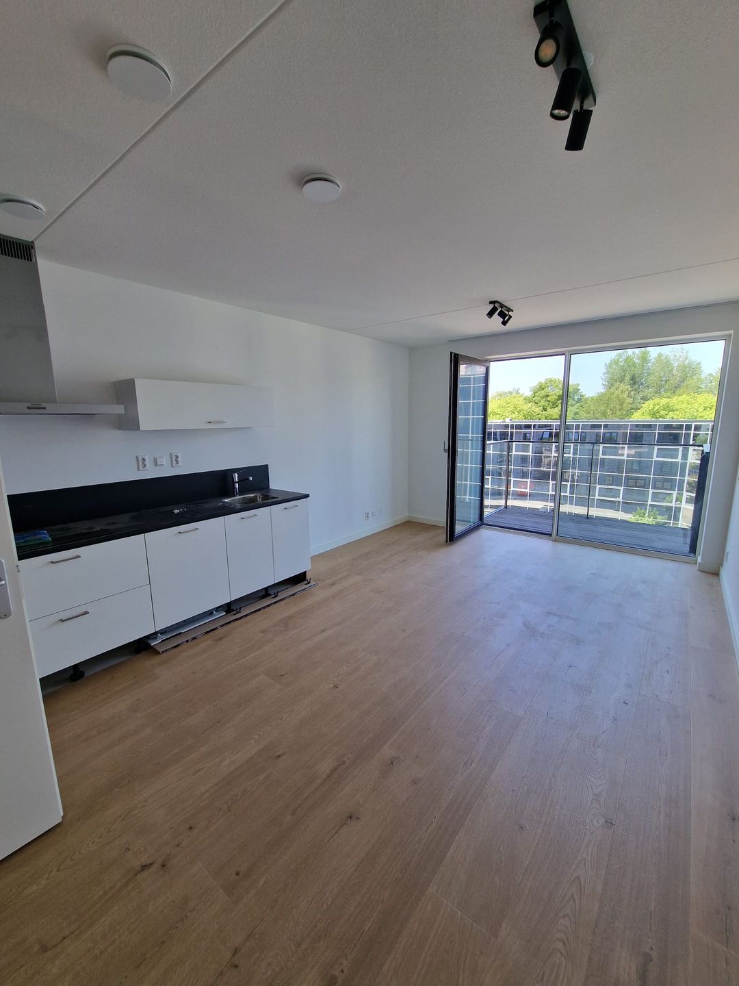 Photo 13 of Burnhamstraat 55