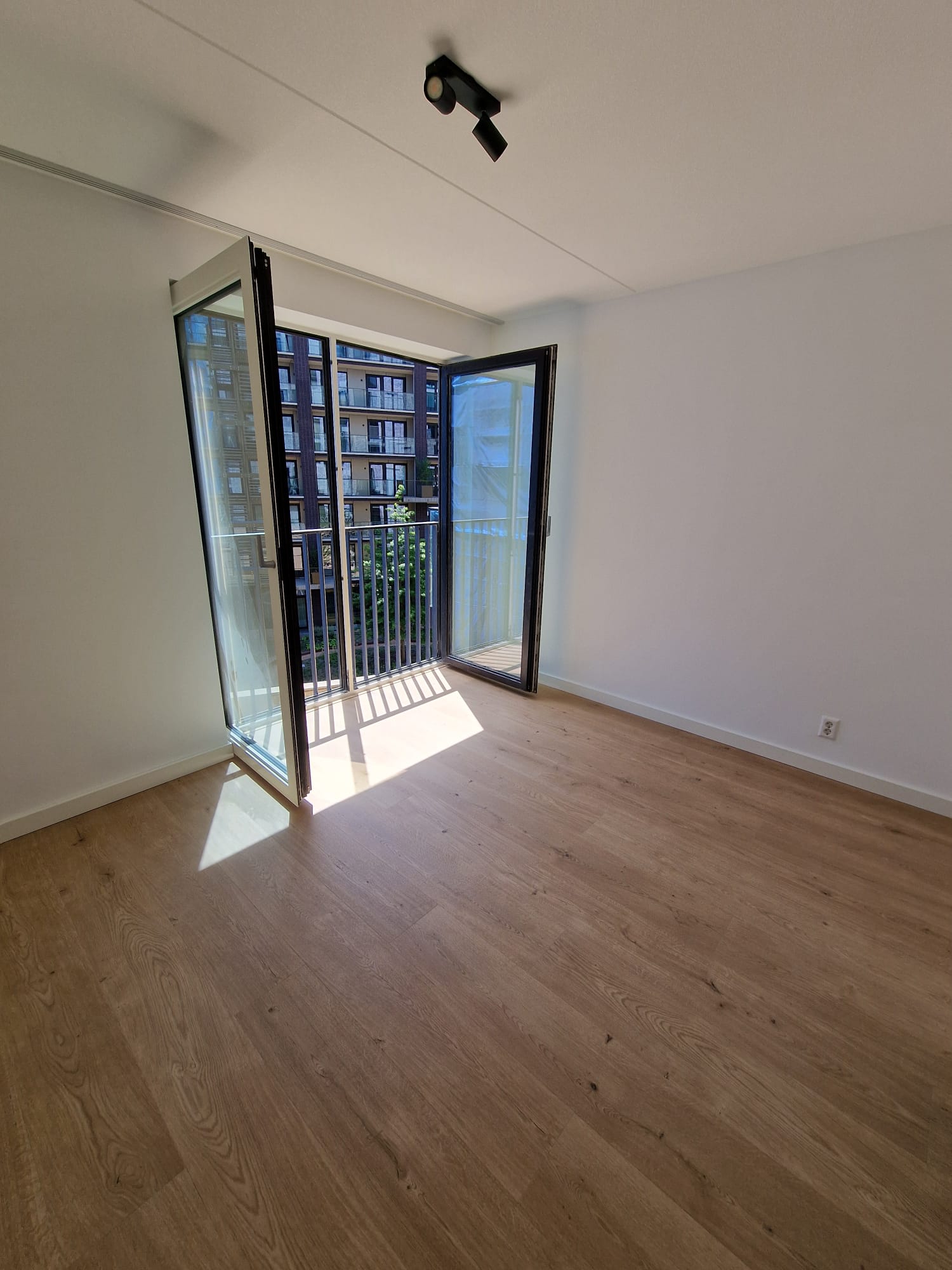 Photo 3 of Burnhamstraat 55