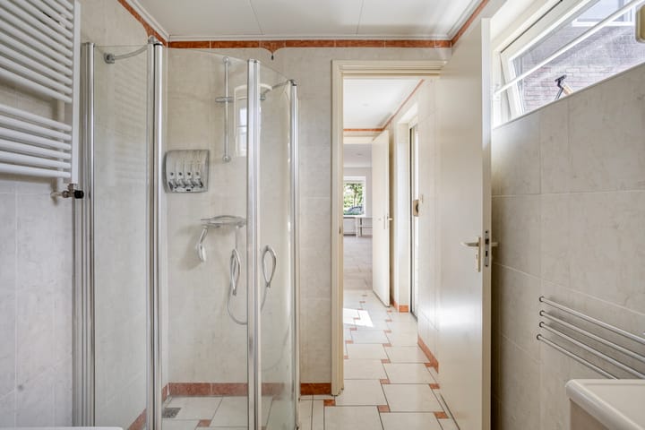 Tussenwoning te koop: Toekomststraat 136, Enschede