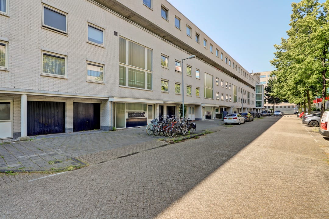 Photo 37 of Bertrand Russellstraat 30