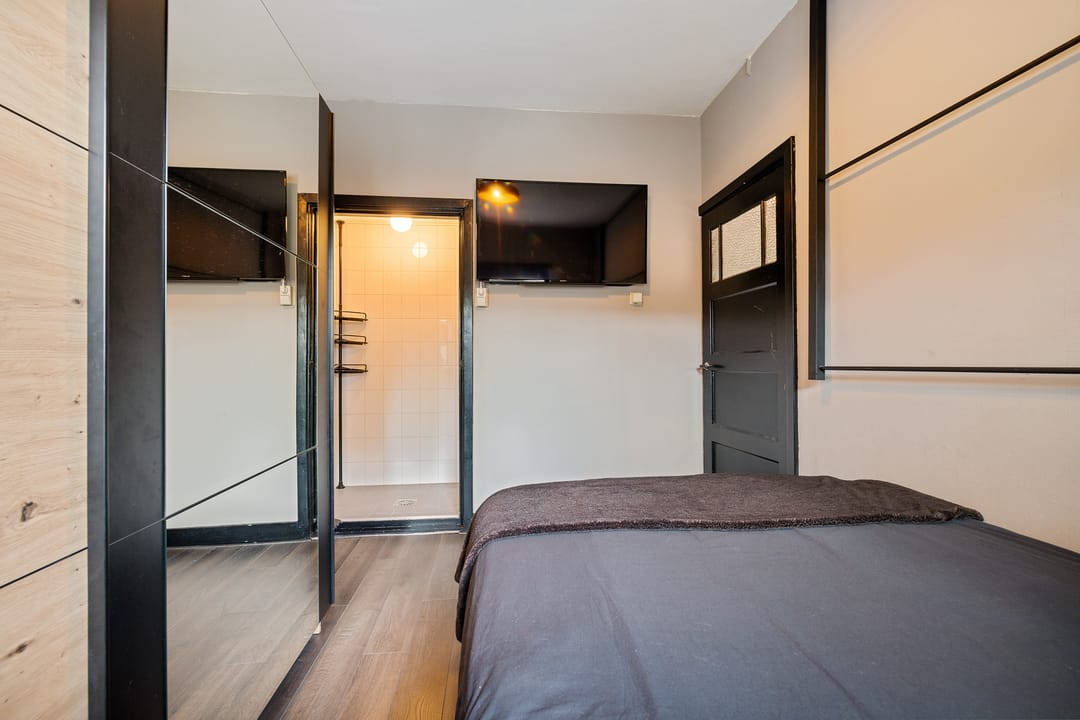 Photo 13 of Diepenbrockstraat 16