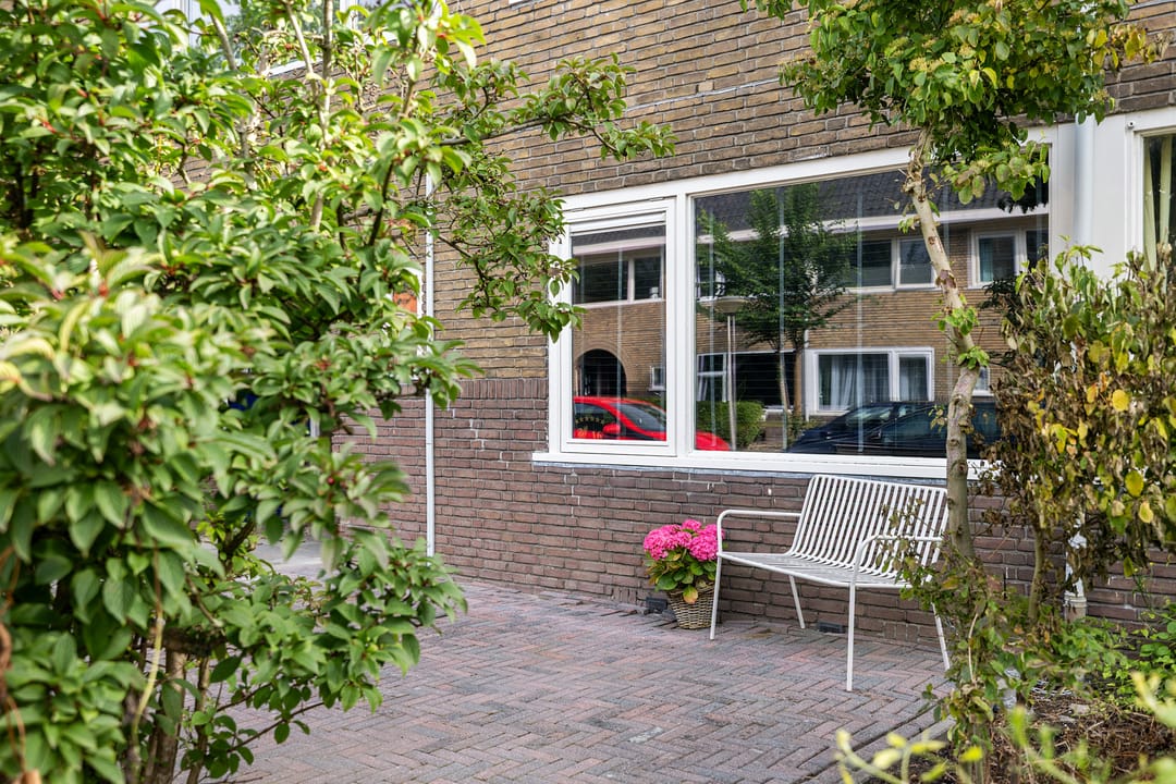 Photo 22 of Diepenbrockstraat 16