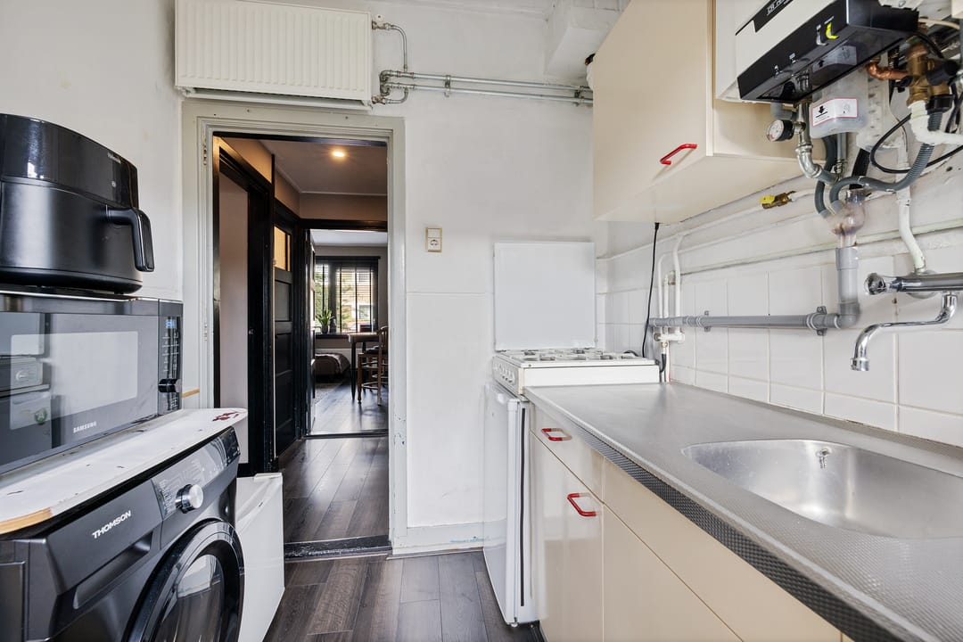 Photo 11 of Diepenbrockstraat 16