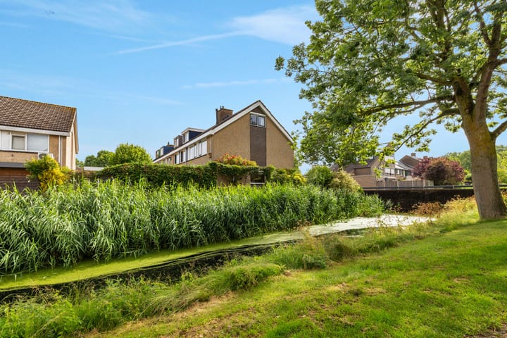 Hoekwoning te koop: Vlasakkerlaan 1, Hellevoetsluis