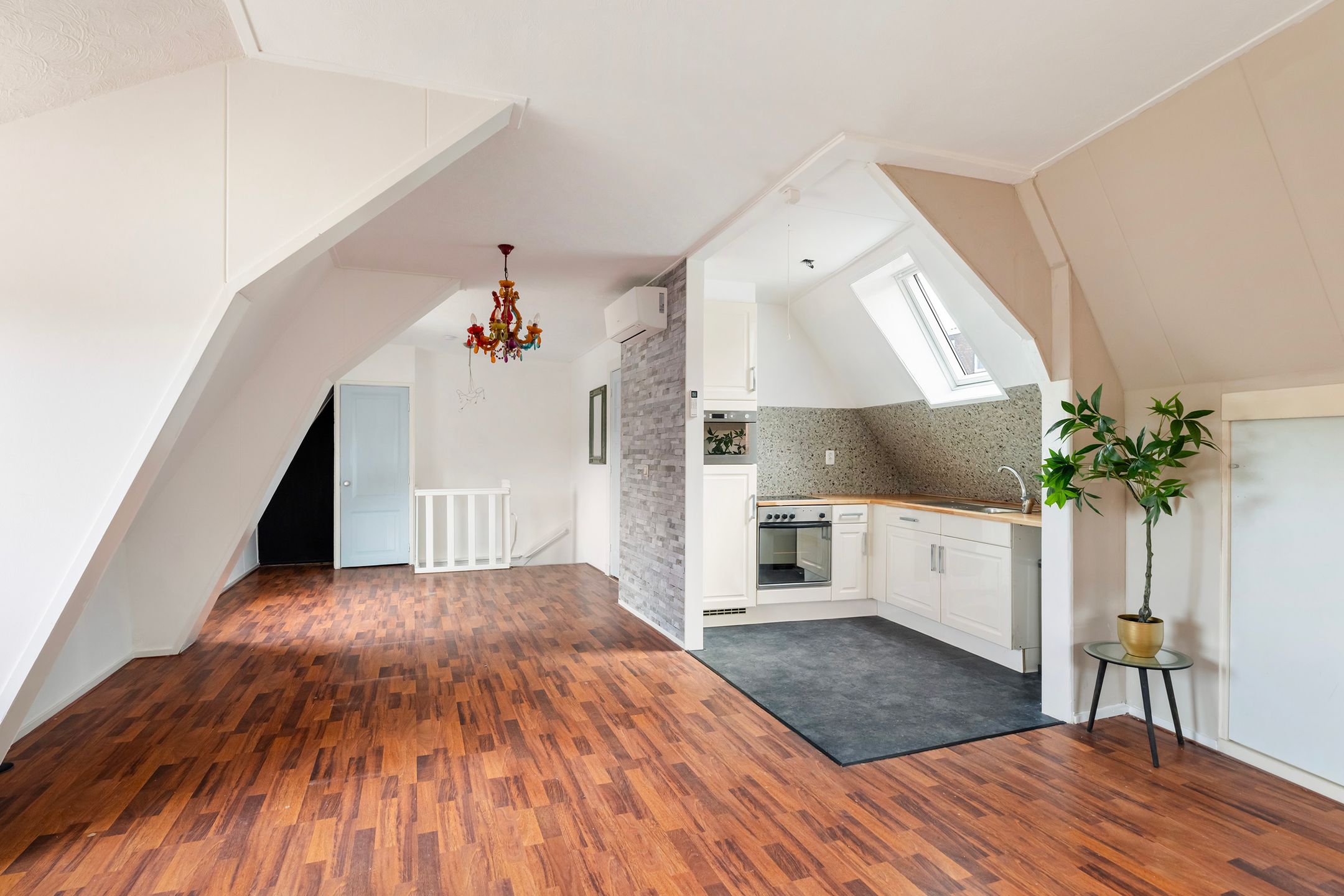 Photo 9 of Burgemeester Bosstraat 12