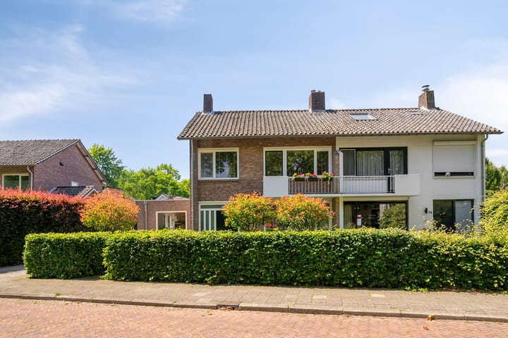 Photo 2 of Burg. Verwielstraat 58