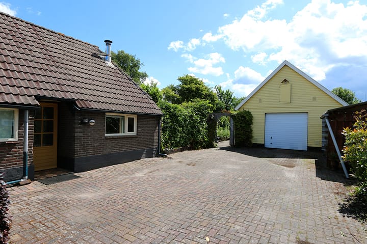 Vrijstaande woning te koop: Hoofdweg 143, Bovensmilde