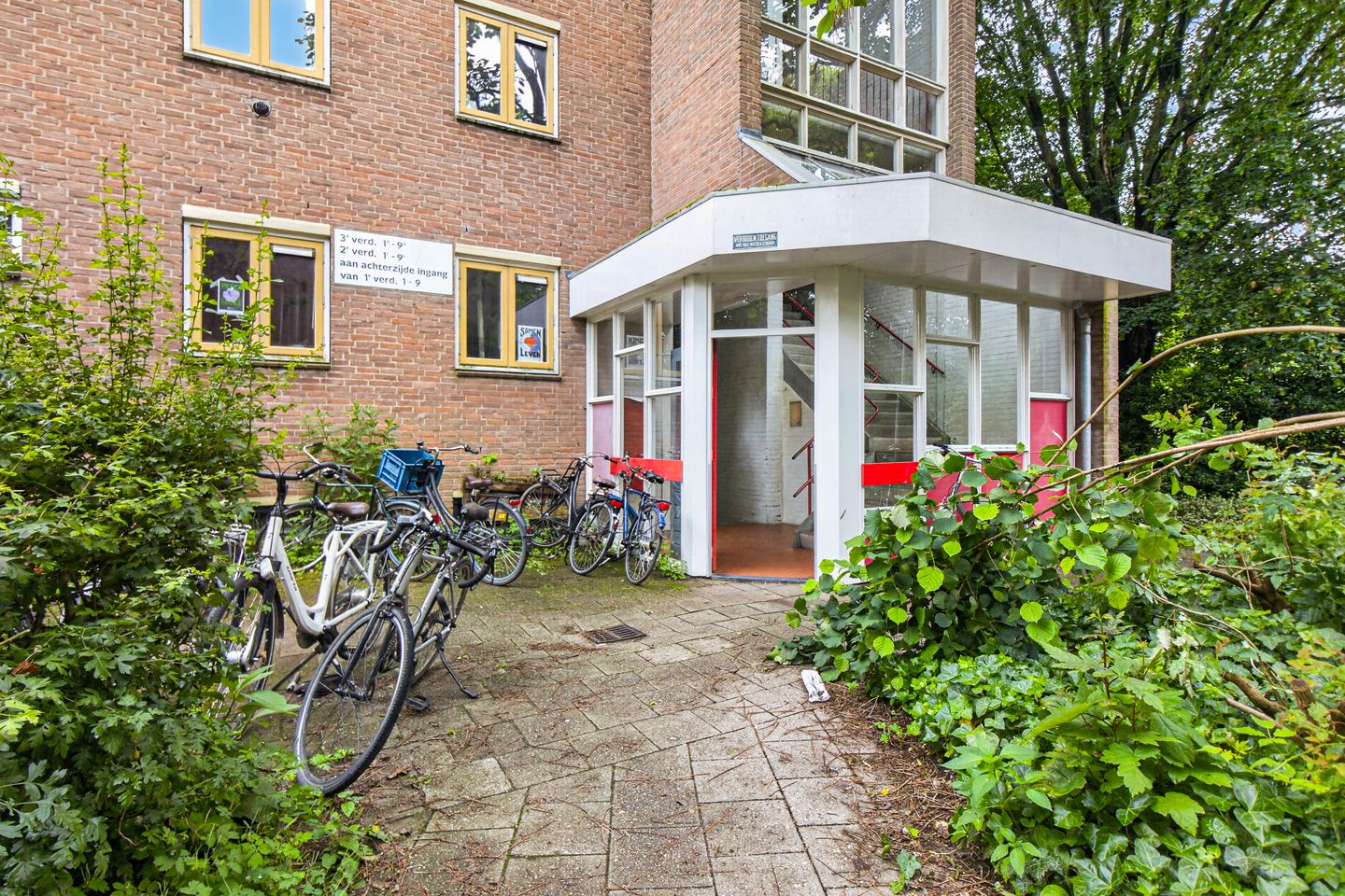 Photo 5 of Van 't Hoffstraat 3-II