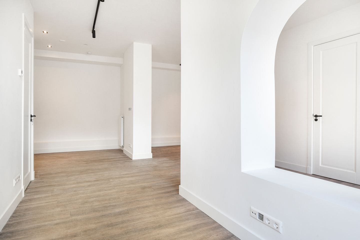 View photo 5 of Singel 281-H