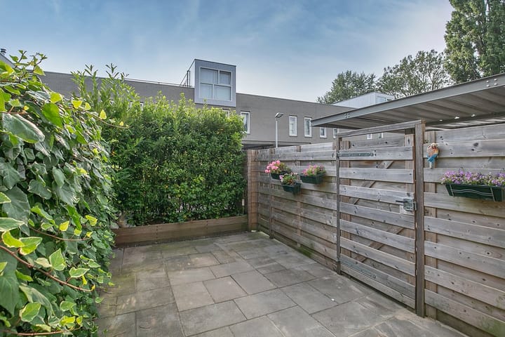 Photo 2 of Professor J.H. Gunningstraat 18