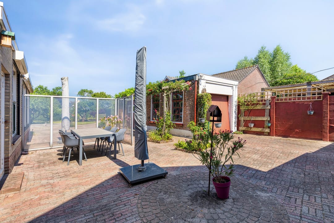 Photo 38 of Damstraat 23