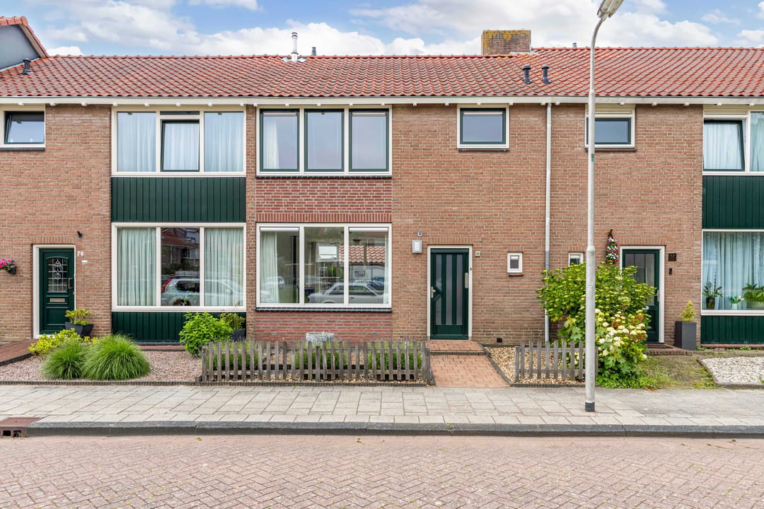 Photo 37 of Deltastraat 68