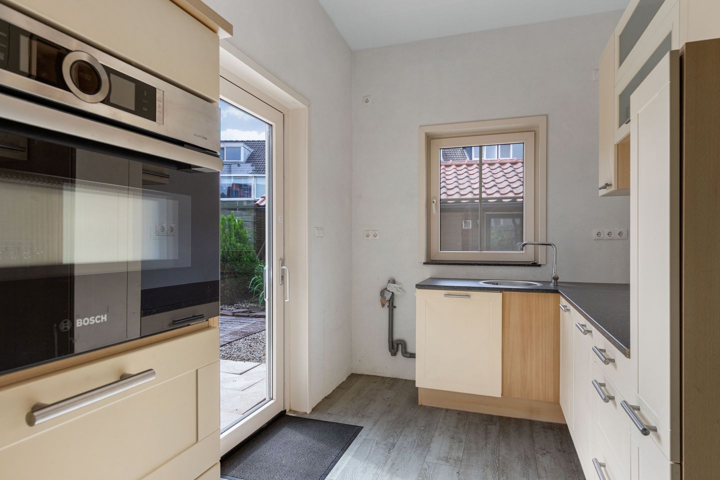 Photo 10 of Deltastraat 68