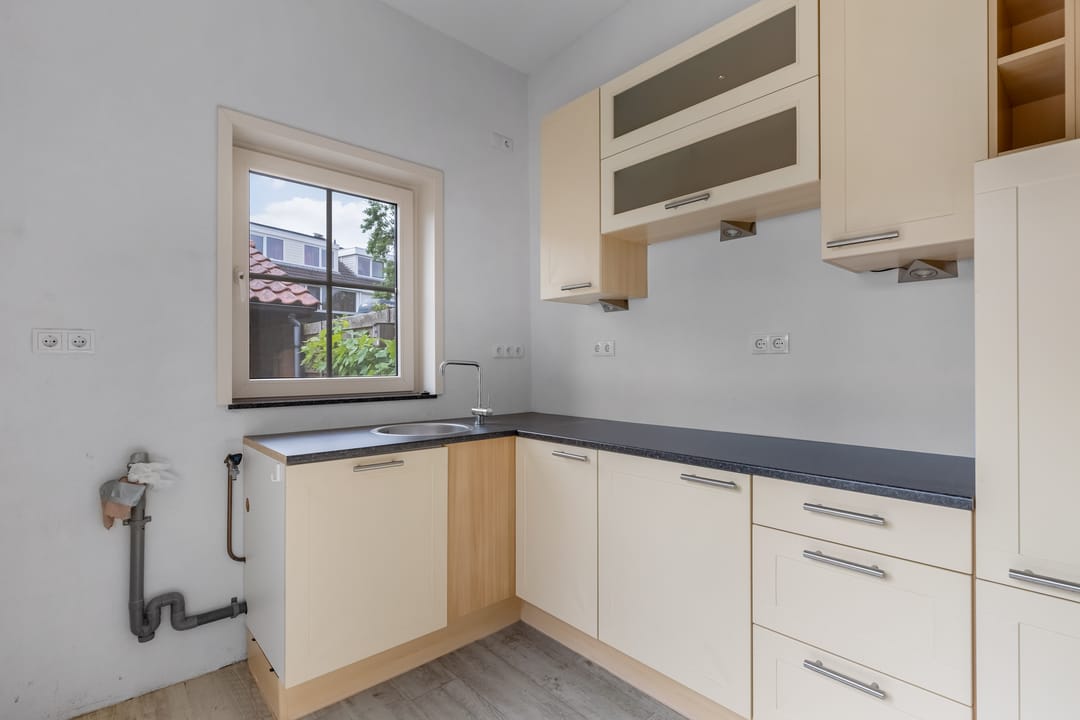 Photo 11 of Deltastraat 68