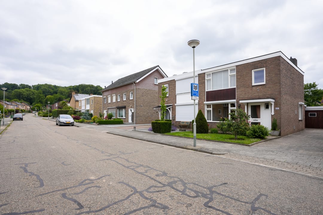 Photo 22 of Graaf Wolter Hoenstraat 25