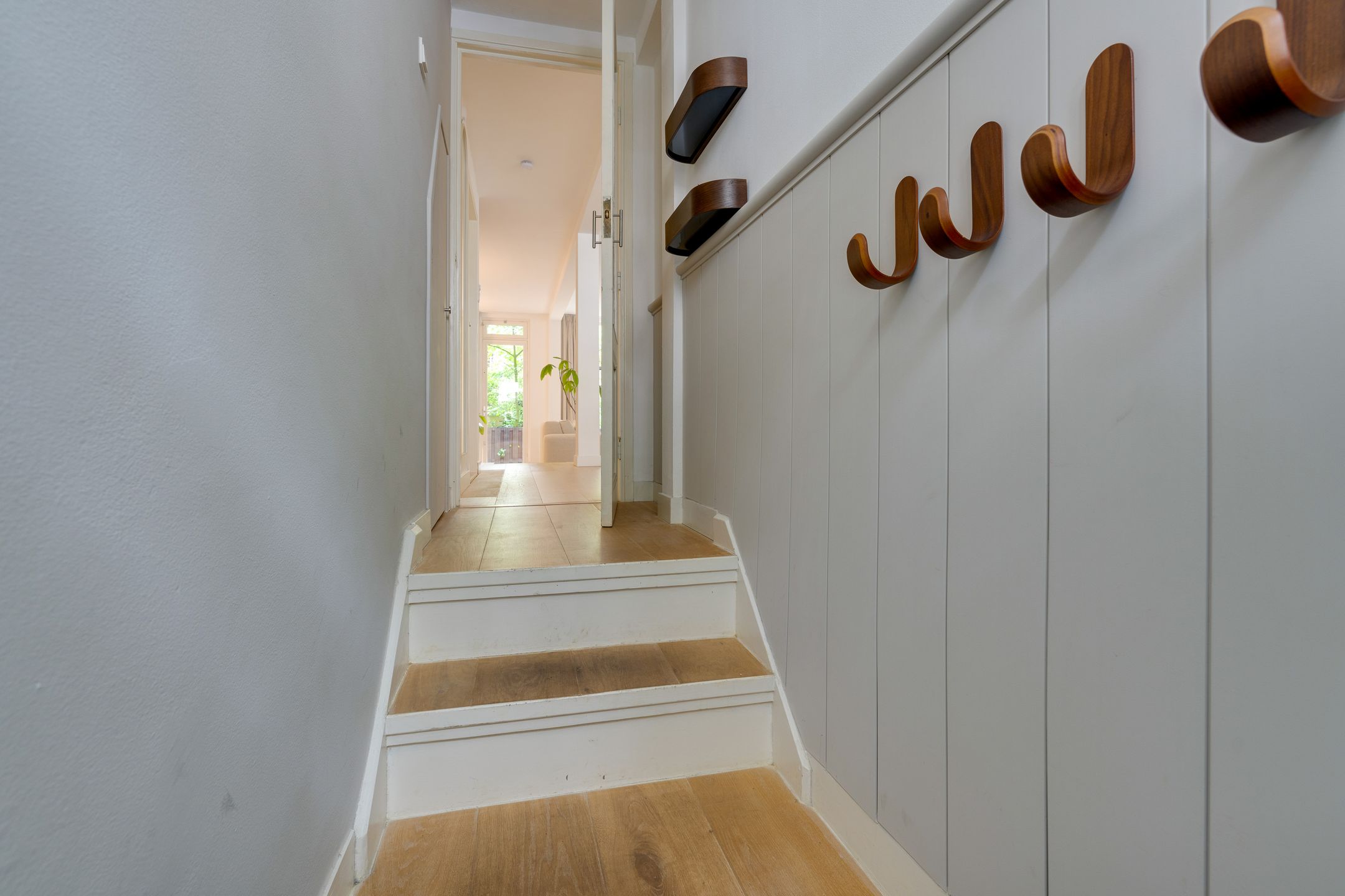 Photo 9 of Cornelis Anthoniszstraat 8-H