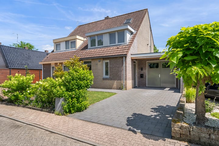 Tussenwoning te koop: Konijnenlaan 3, Lunteren