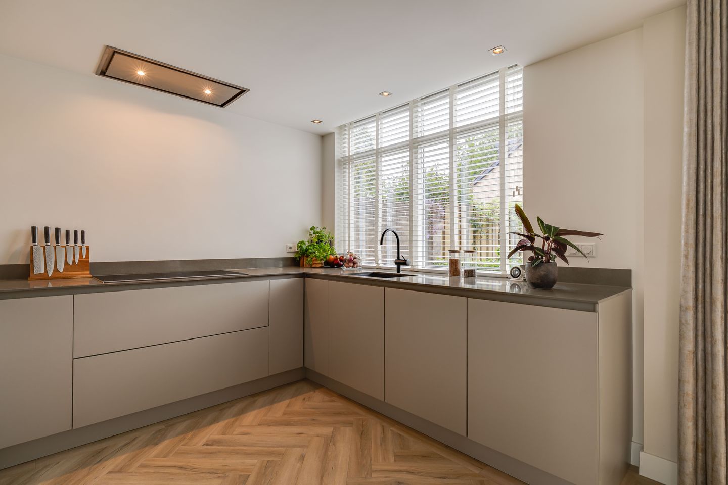Photo 14 of Van Solmsstraat 15