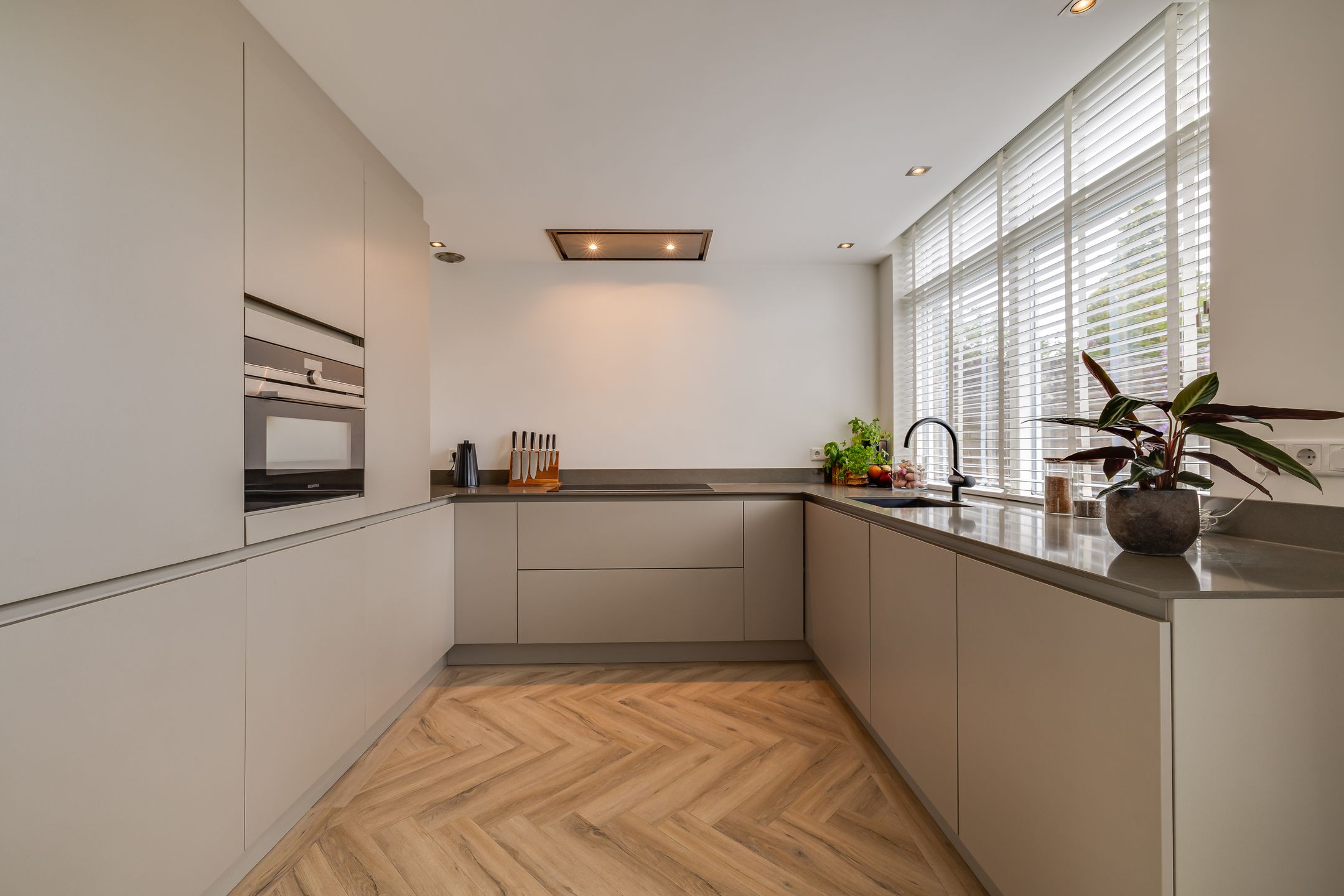 Photo 12 of Van Solmsstraat 15